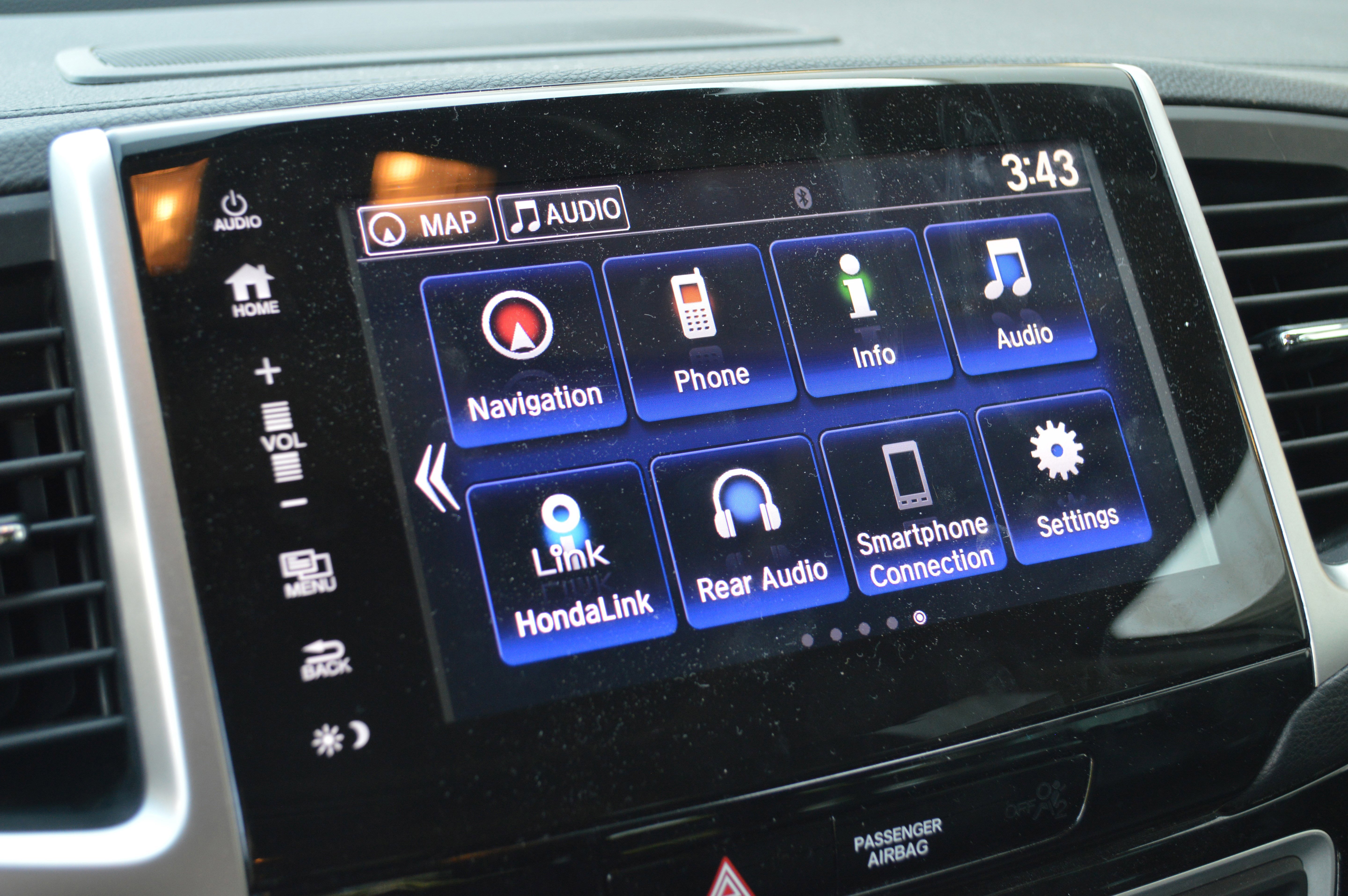 Used 2017 Honda Pilot Touring image 18