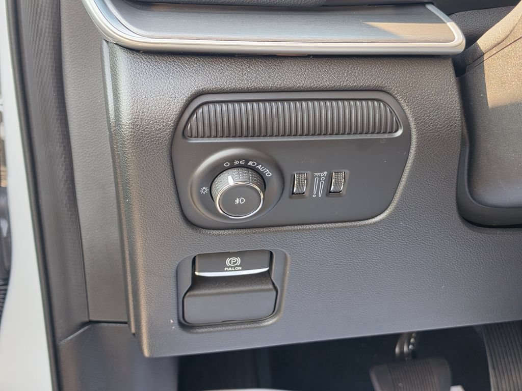 Used 2025 Jeep Wagoneer Series III w/ Premium Group I AWD/4WD image 15