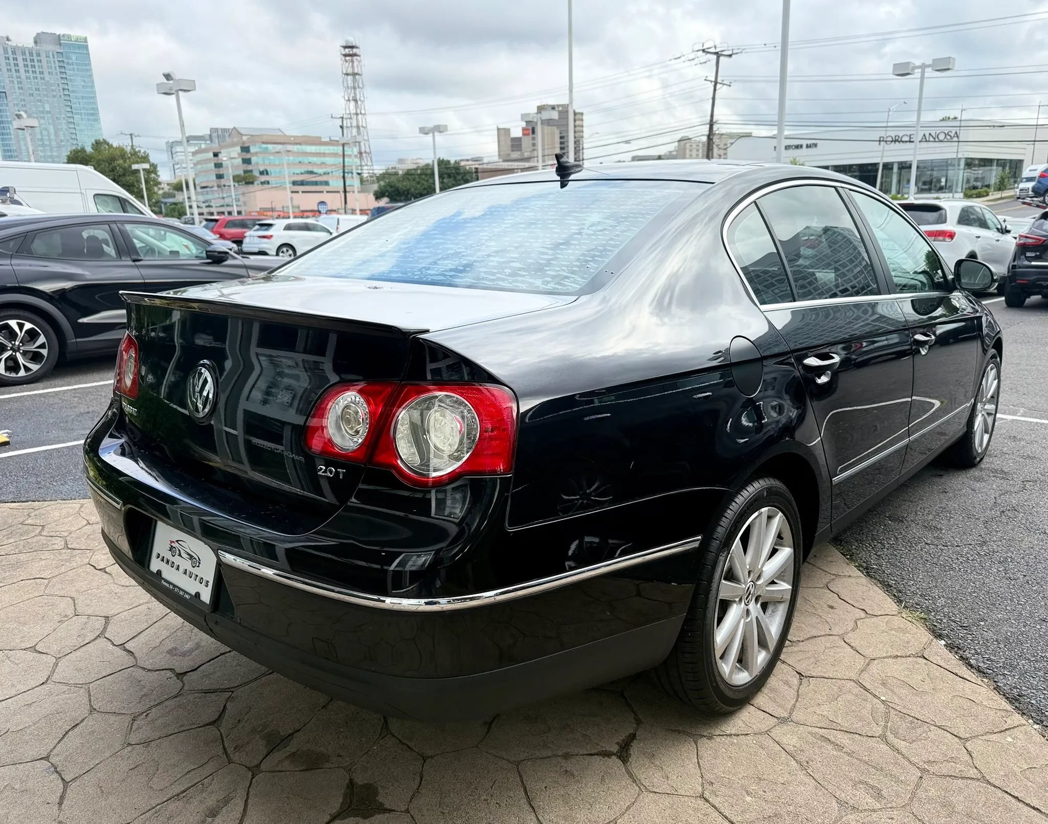Used 2010 Volkswagen Passat Komfort FWD image 7