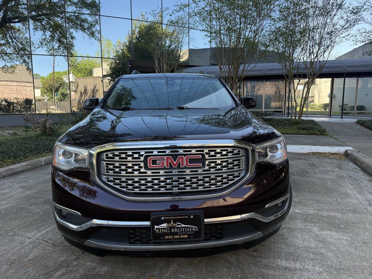 Used 2017 GMC Acadia Denali w/ Technology Package image 2