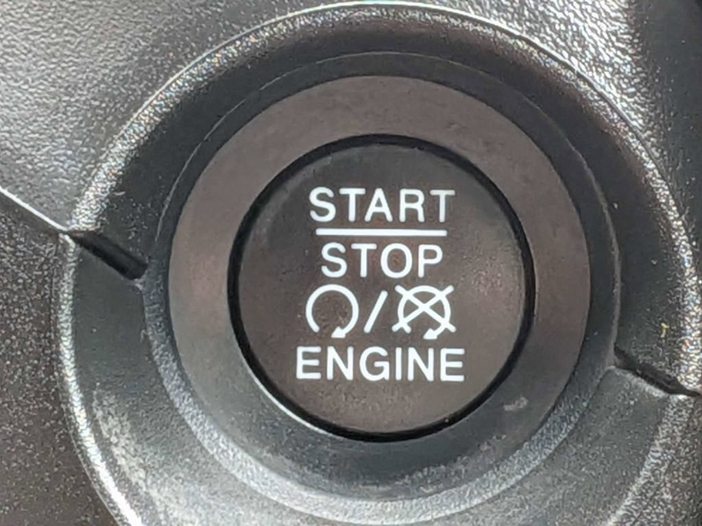 Used 2019 Jeep Compass Latitude FWD image 37