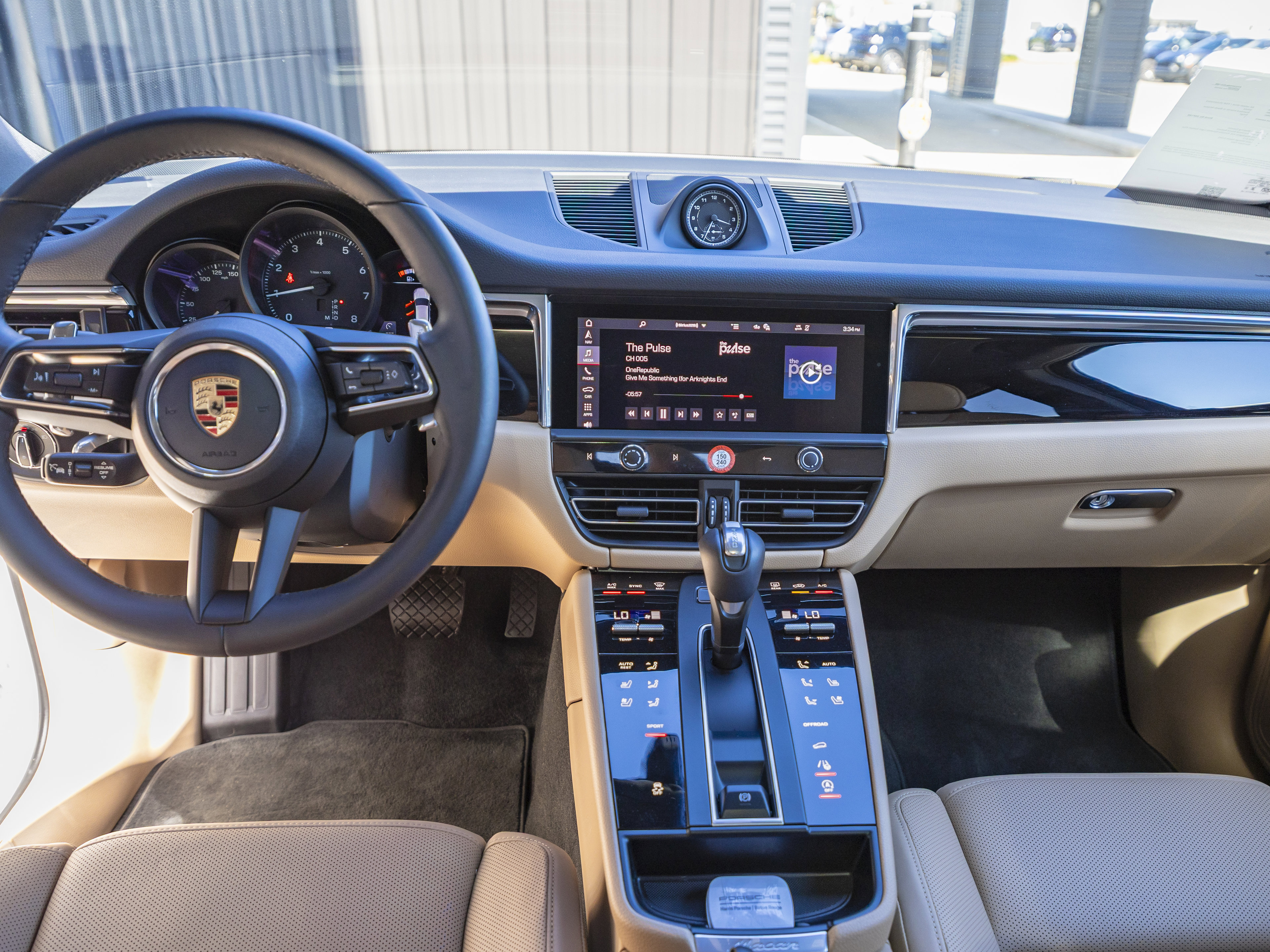 Certified 2025 Porsche Macan image 20