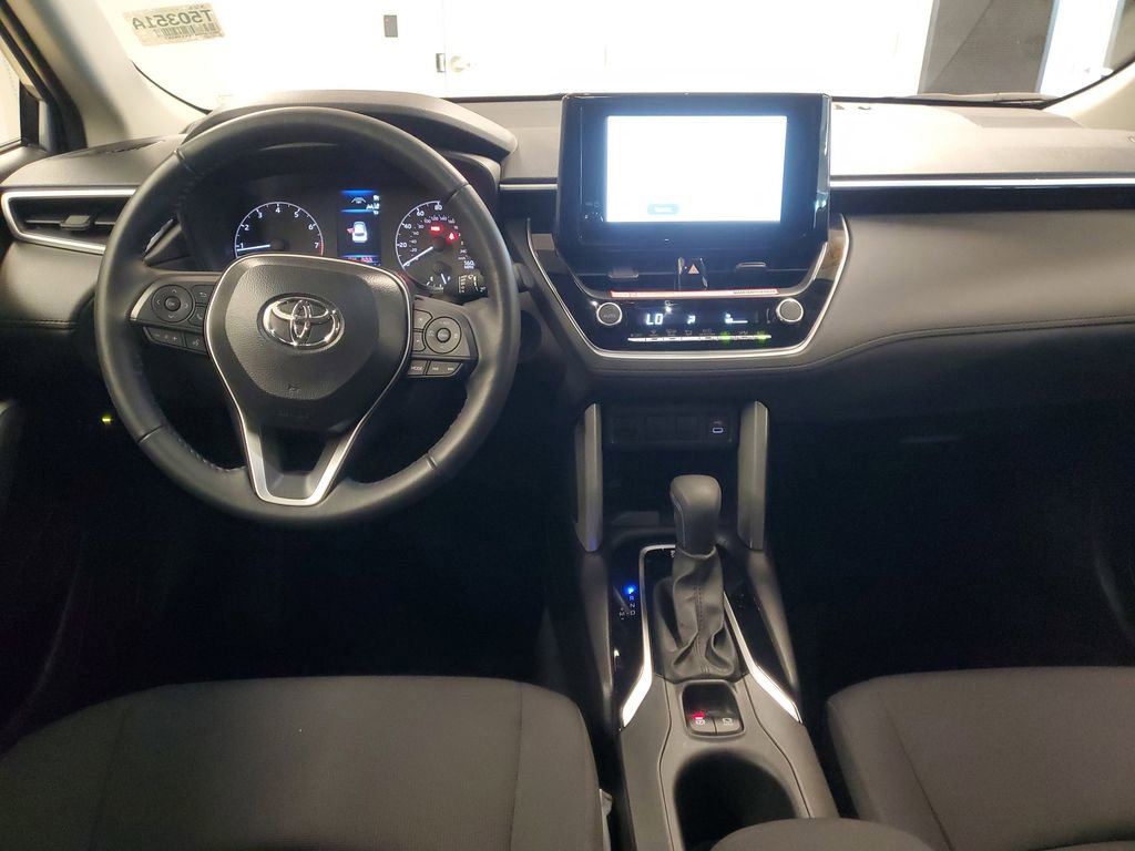 Used 2025 Toyota Corolla Cross LE image 9