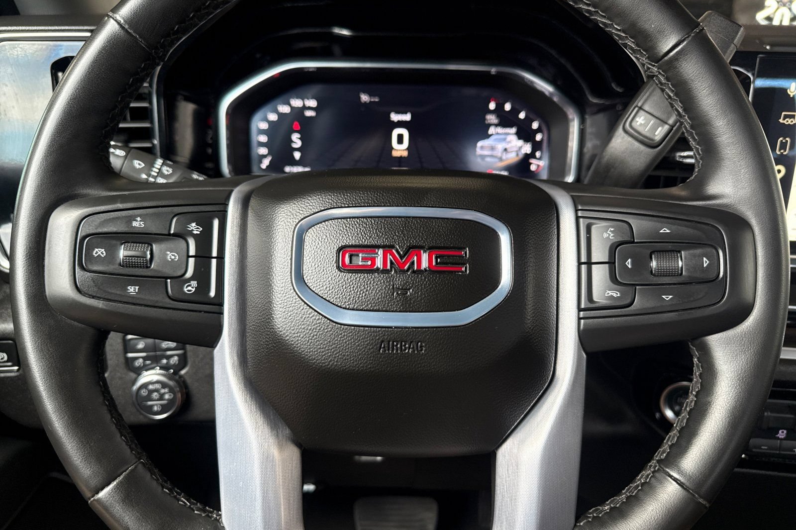 Used 2025 GMC Sierra 1500 SLT AWD/4WD image 32
