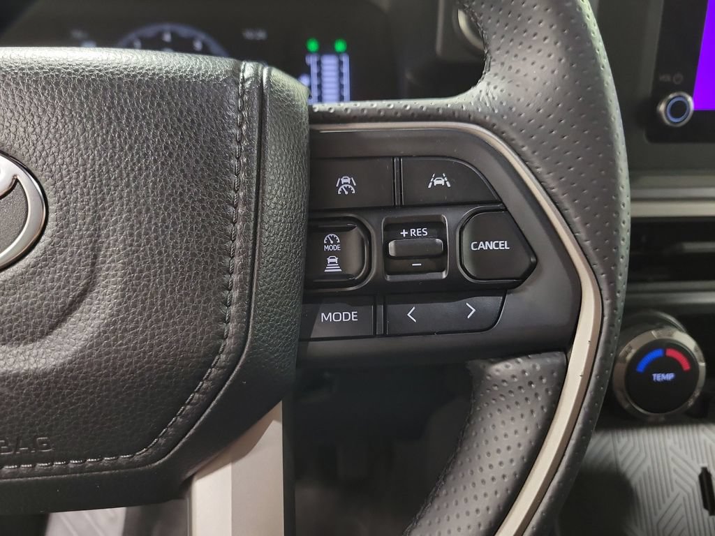 Used 2025 Toyota 4Runner SR5 AWD/4WD image 25