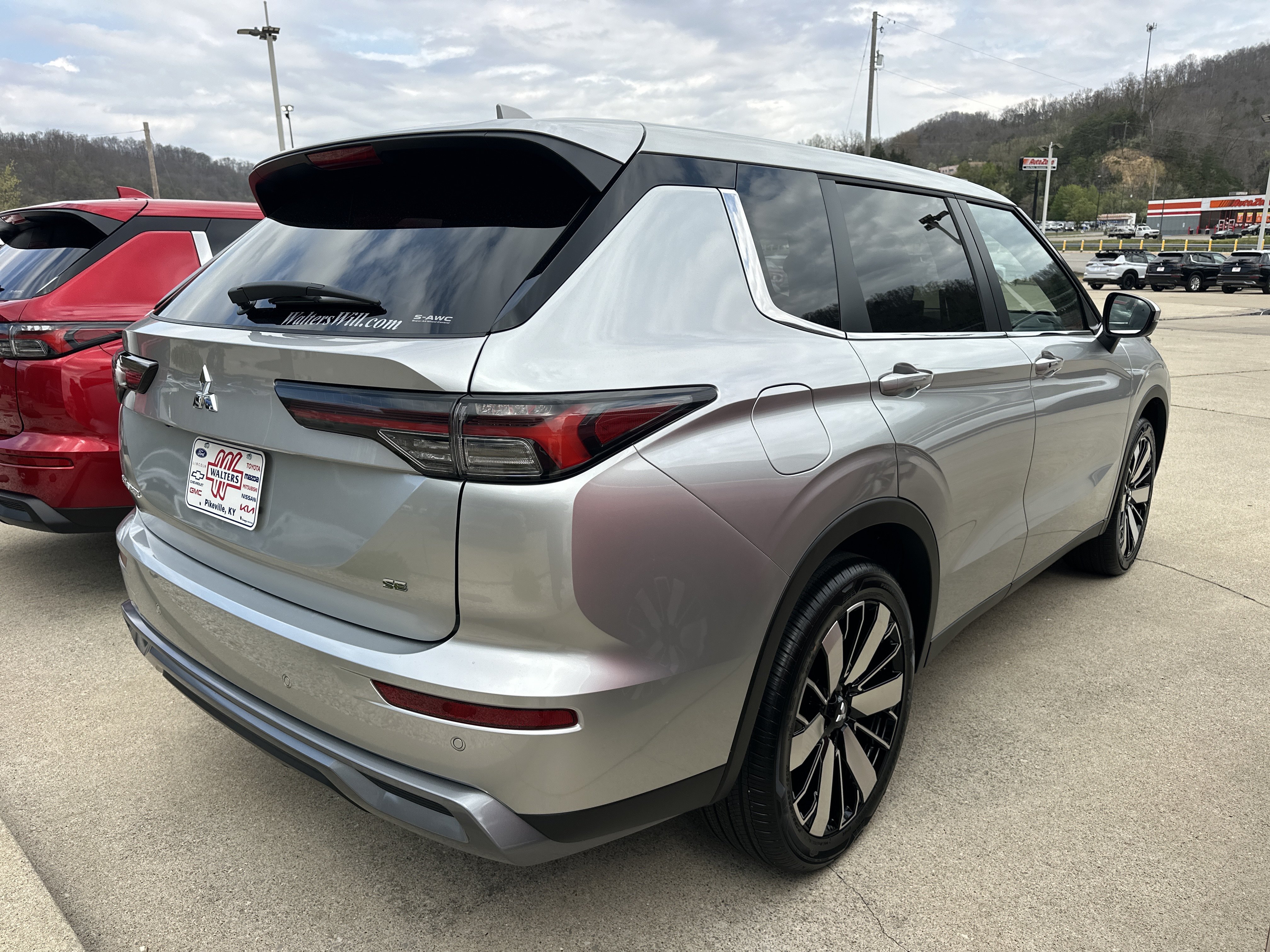 New 2026 Mitsubishi Outlander SE AWD/4WD image 2