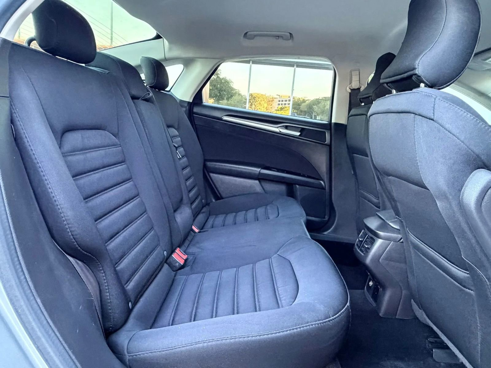 Used 2016 Ford Fusion SE FWD image 10