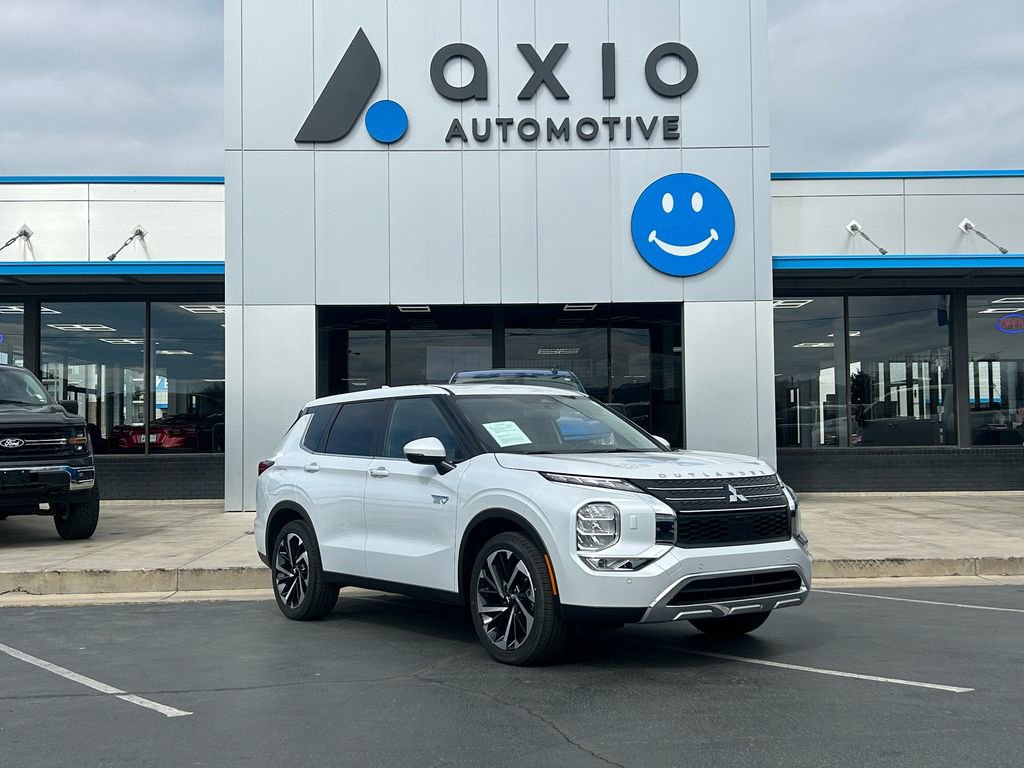 Used 2025 Mitsubishi Outlander 4WD Plug-In Hybrid image 1