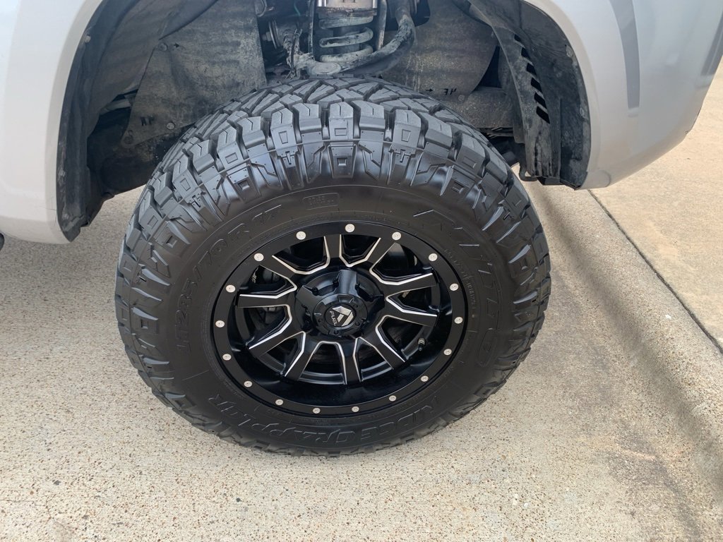 Used 2019 Toyota Tacoma TRD Sport w/ Technology Package image 2