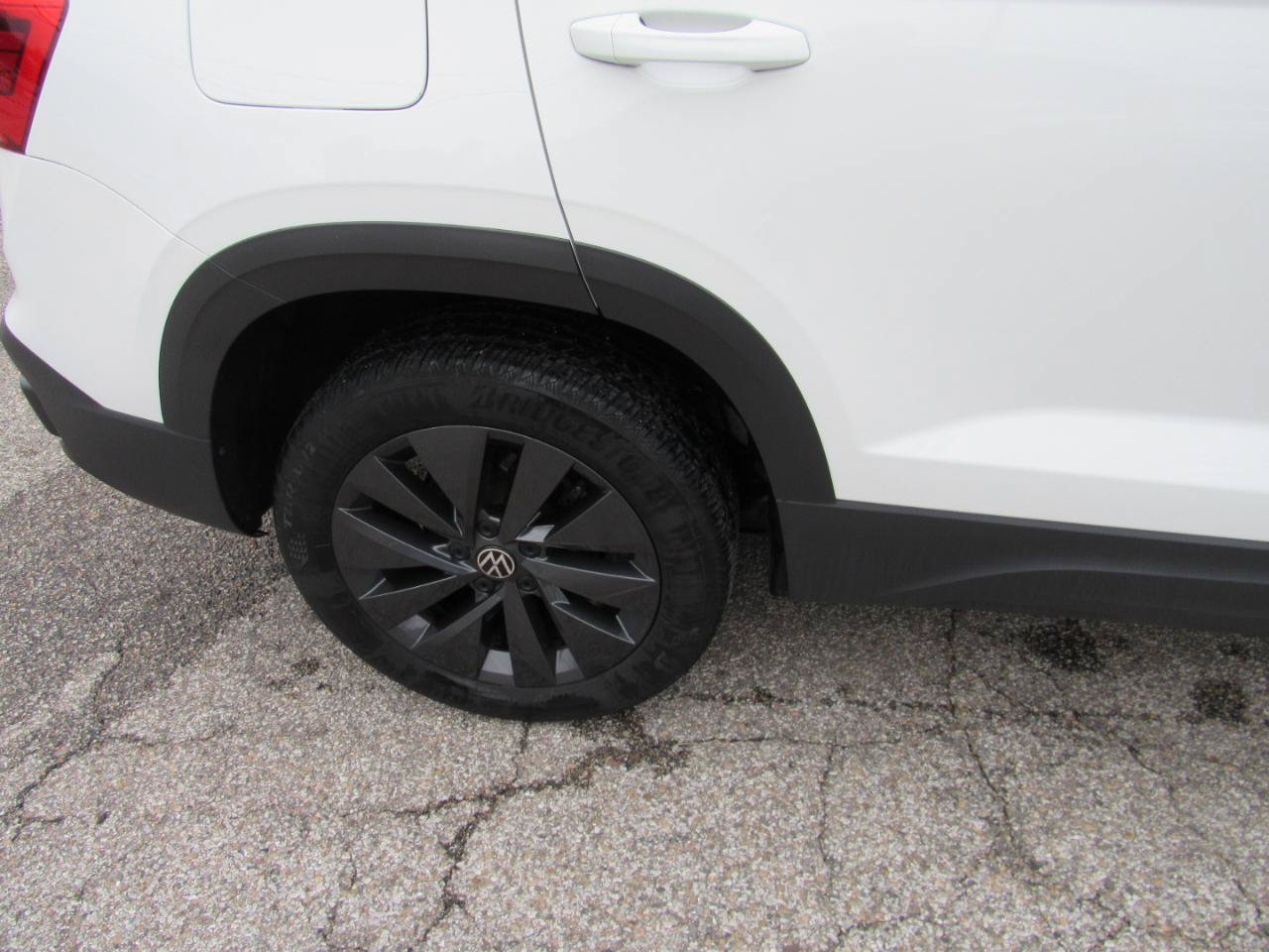 Used 2024 Volkswagen Taos S FWD image 4
