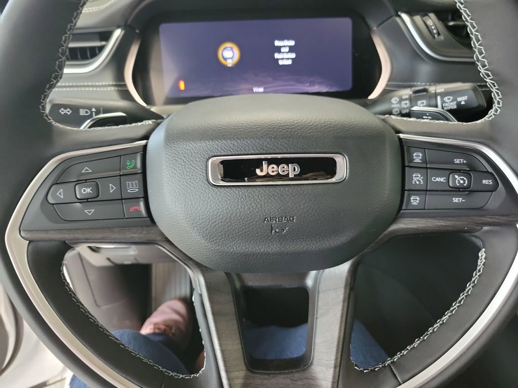 New 2025 Jeep Grand Cherokee L Limited image 13