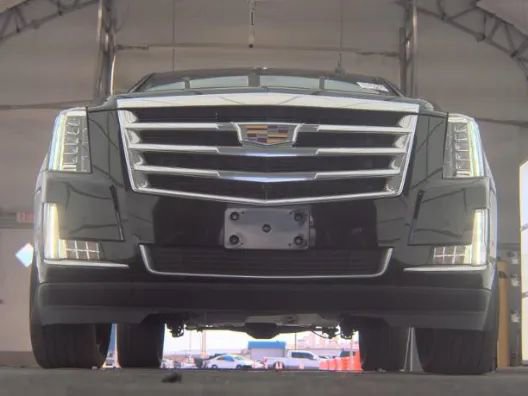 Used 2017 Cadillac Escalade Luxury image 3