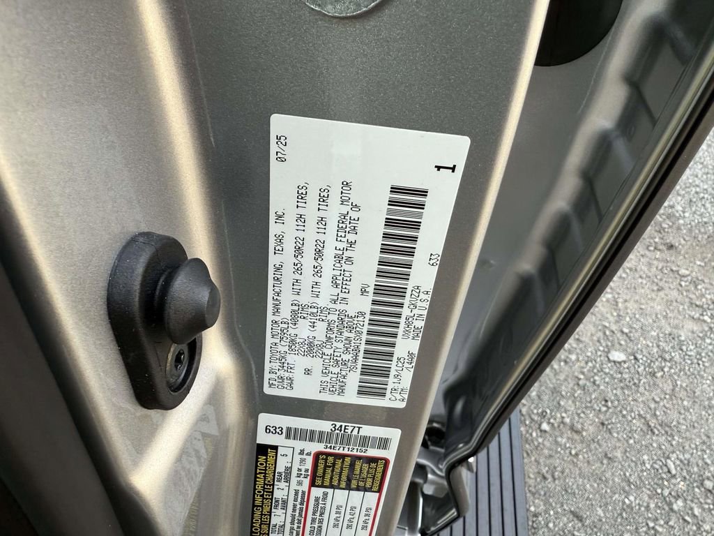 Used 2025 Toyota Sequoia Capstone image 33