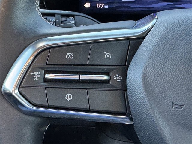 Used 2025 Chevrolet Traverse LT image 16