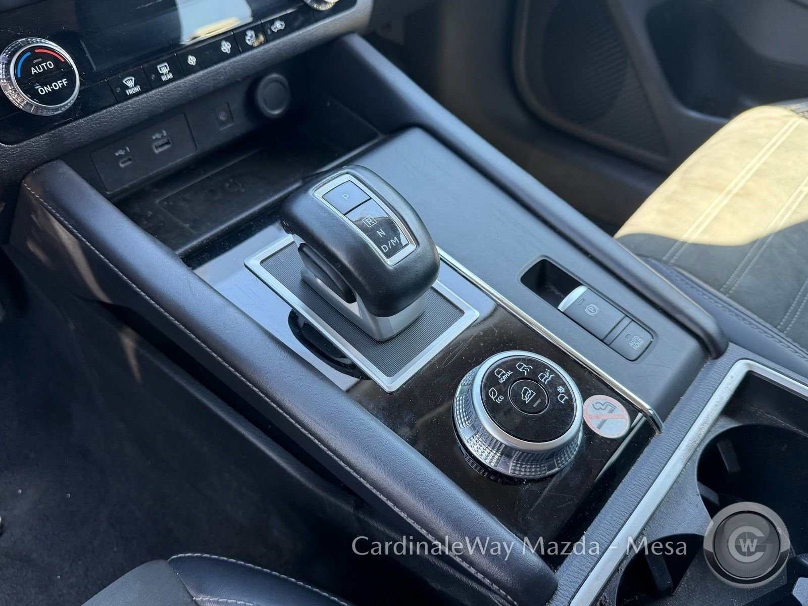 Used 2024 Mitsubishi Outlander SE image 10