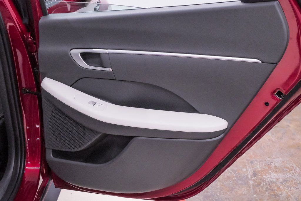 Used 2025 Hyundai Sonata SE image 33