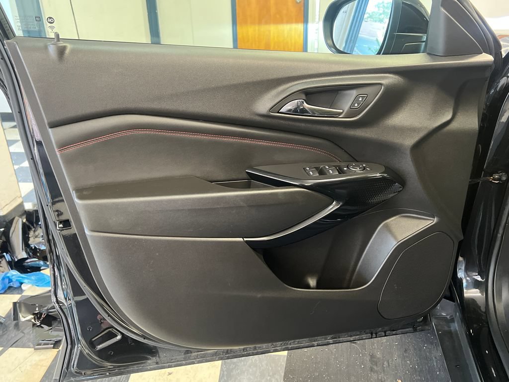Used 2024 Chevrolet Trax RS w/ Driver Confidence Package FWD image 32