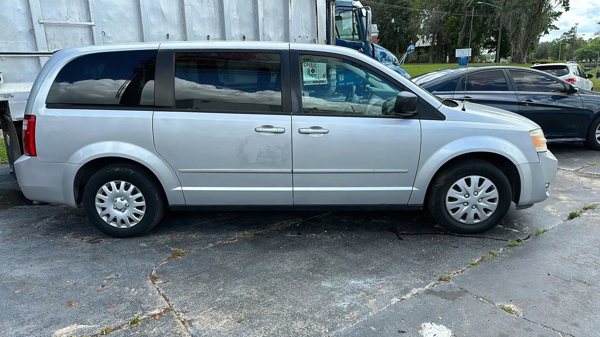 Used 2010 Dodge Grand Caravan SE FWD image 4