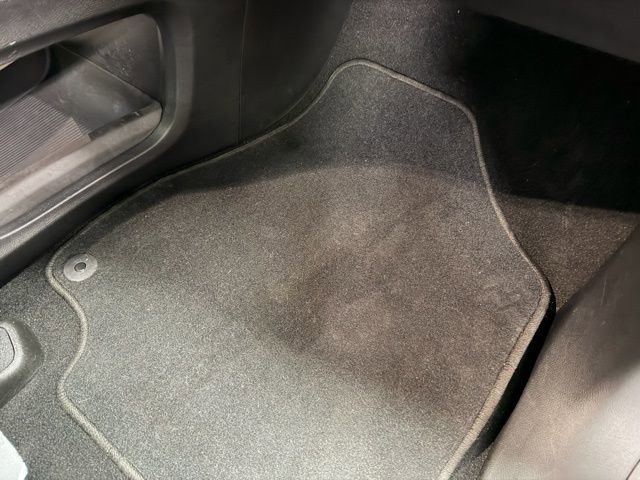 Used 2025 Chrysler Pacifica Limited image 35