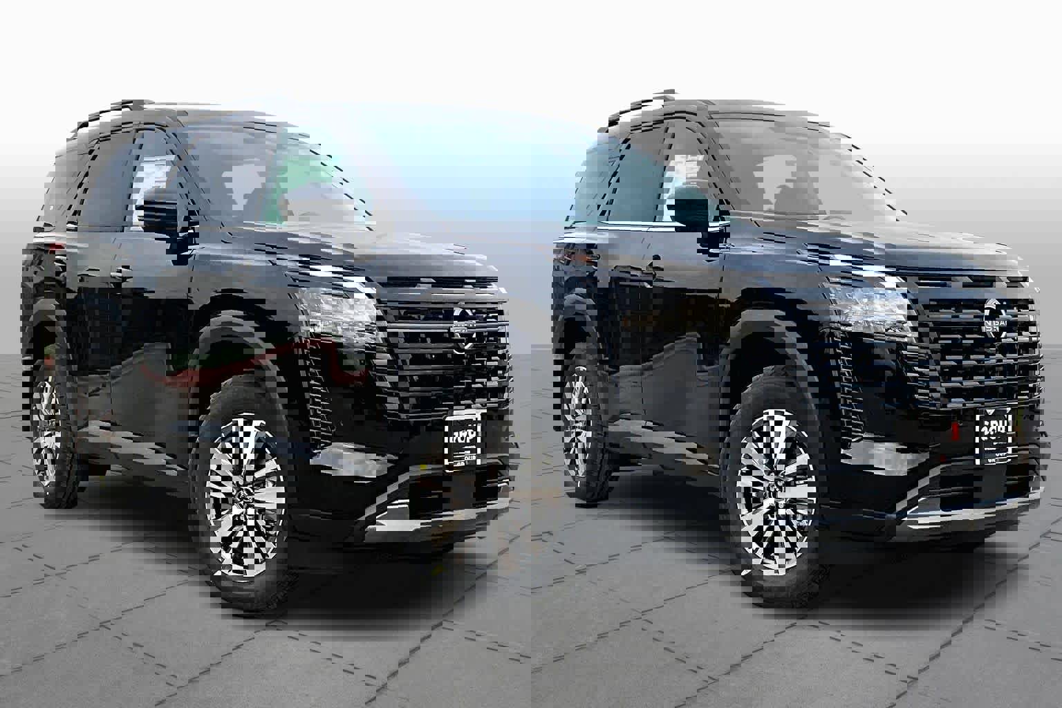 New 2026 Nissan Pathfinder SL image 2