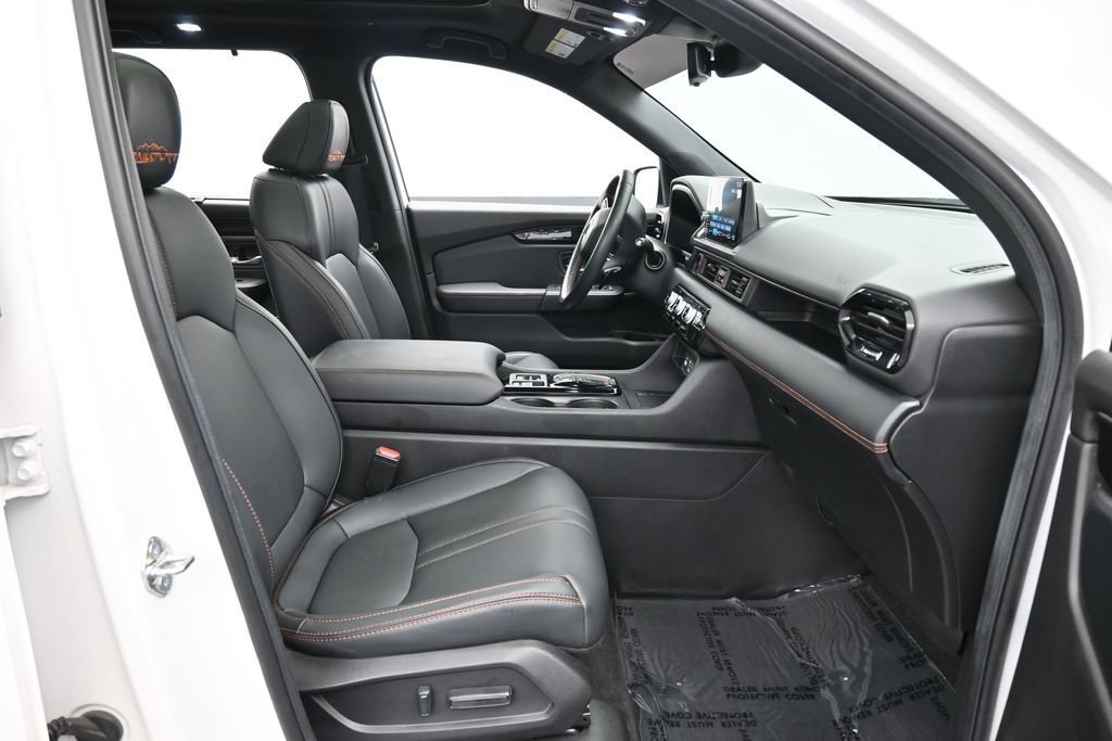 Certified 2025 Honda Pilot TrailSport image 38