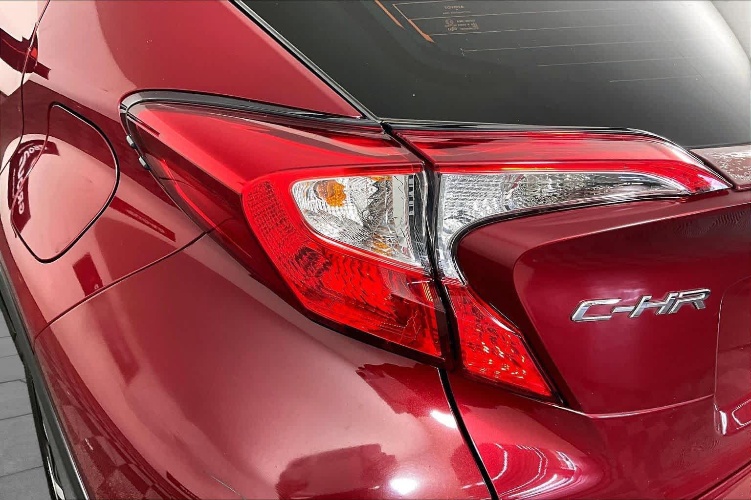 Used 2018 Toyota C-HR XLE FWD image 27