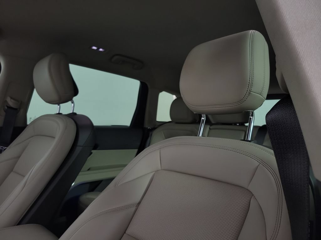 Certified 2025 Lincoln Nautilus Premier AWD/4WD image 17