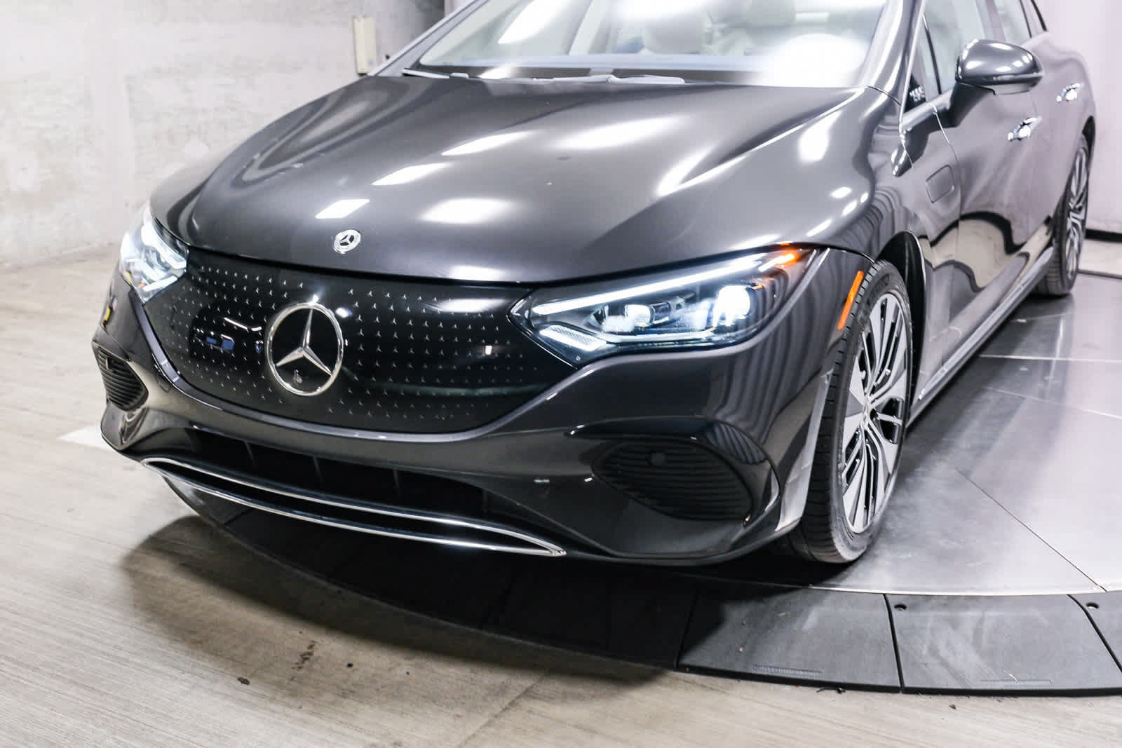 Certified 2023 Mercedes-Benz EQE 500 4MATIC Sedan image 11