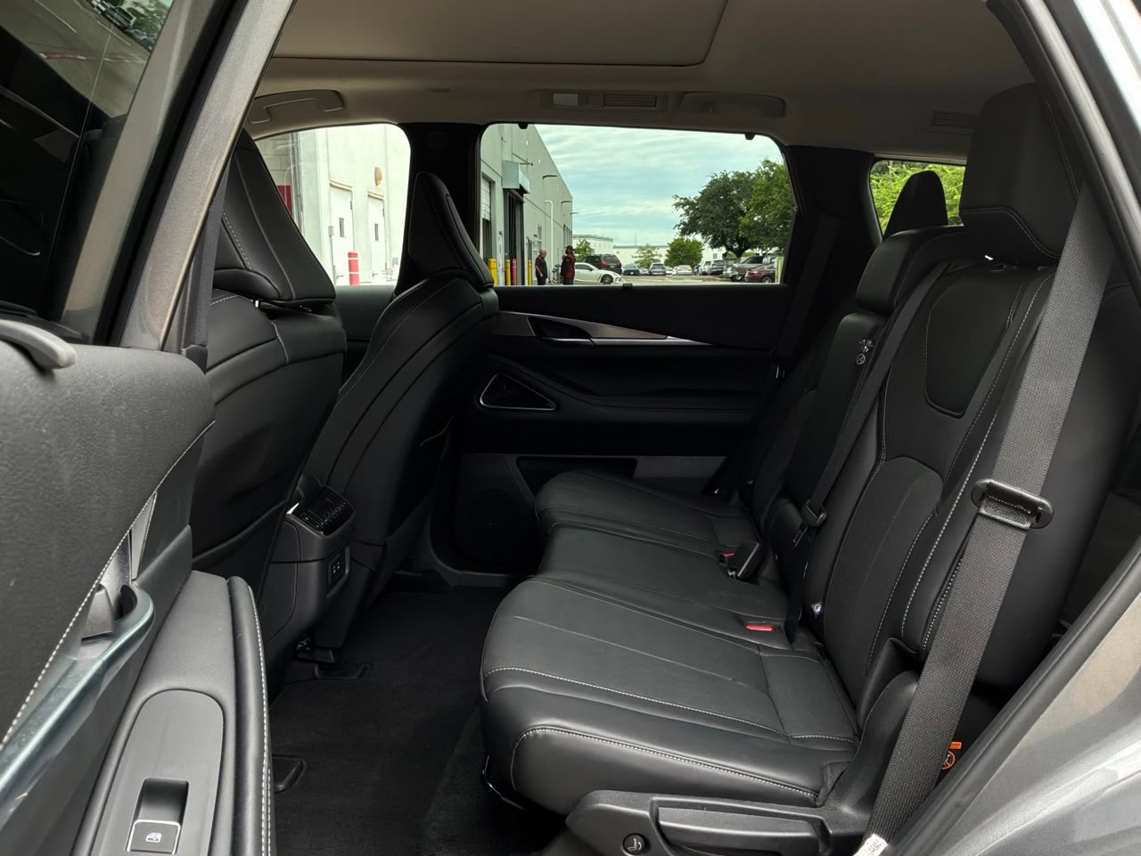 Used 2026 INFINITI QX60 Luxe FWD image 12