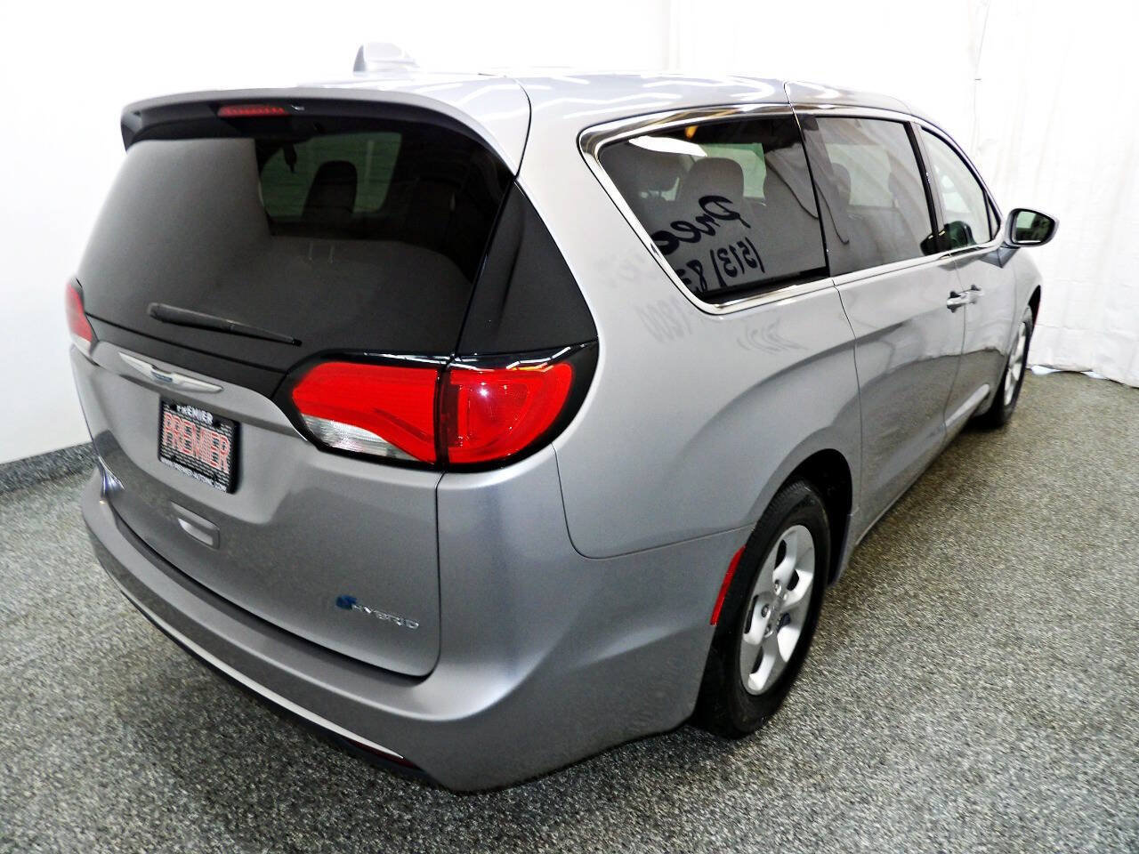 Used 2017 Chrysler Pacifica Touring Plus FWD image 6