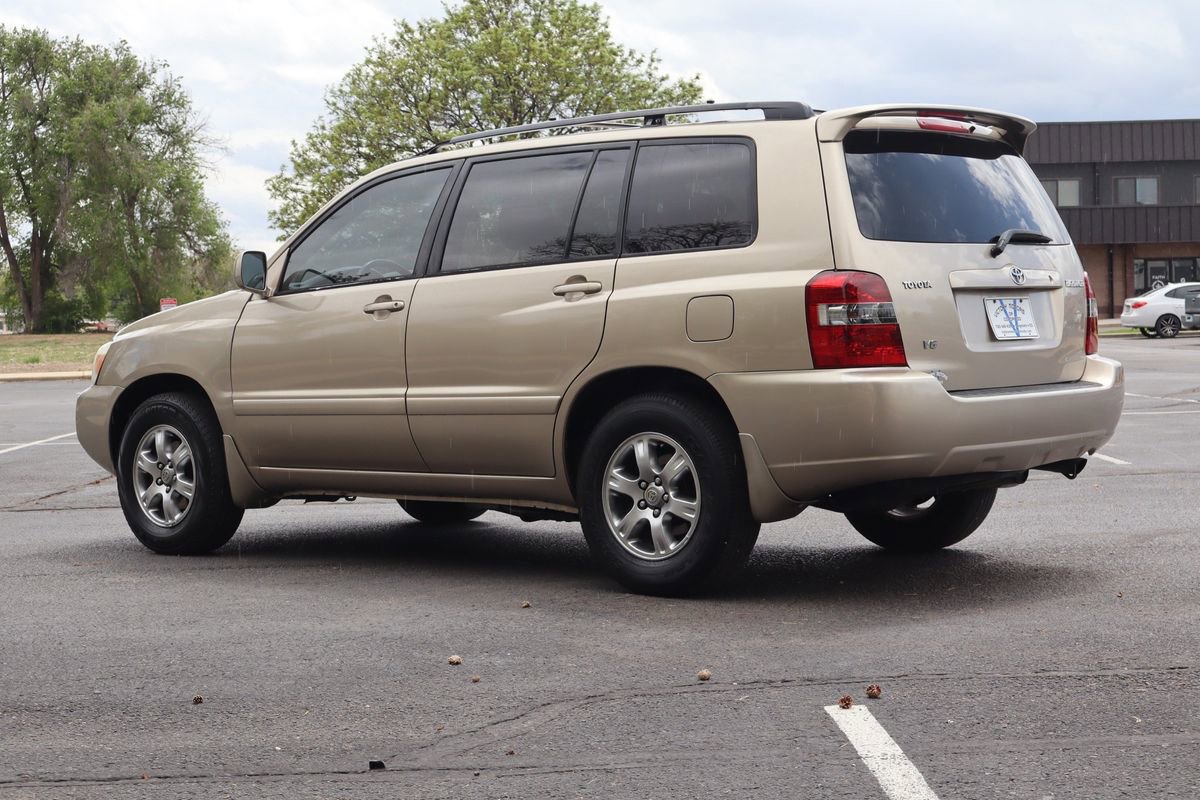 Used 2005 Toyota Highlander 2WD V6 w/ 3rd Row image 7