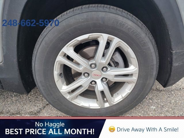 Used 2023 GMC Terrain SLE w/ Driver Convenience Package image 9