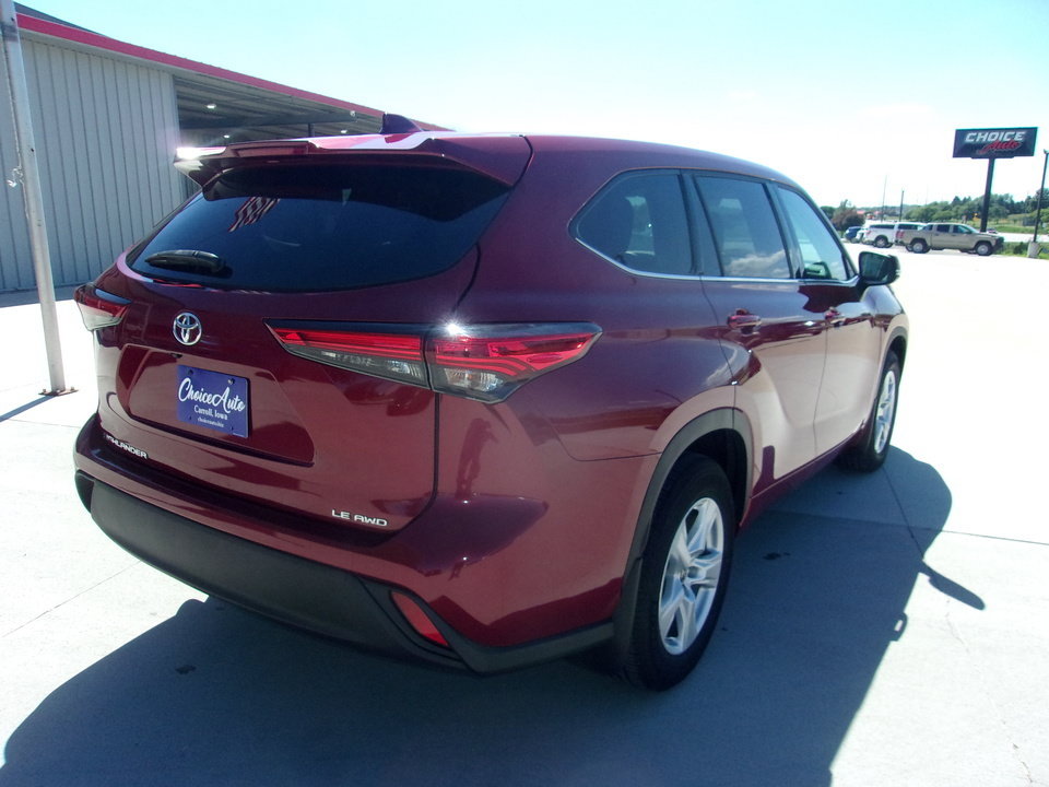 Used 2020 Toyota Highlander LE AWD/4WD image 3