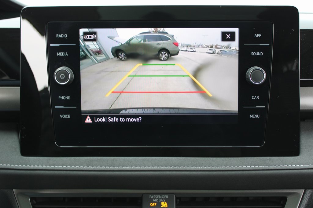 Certified 2025 Volkswagen Taos SE image 16