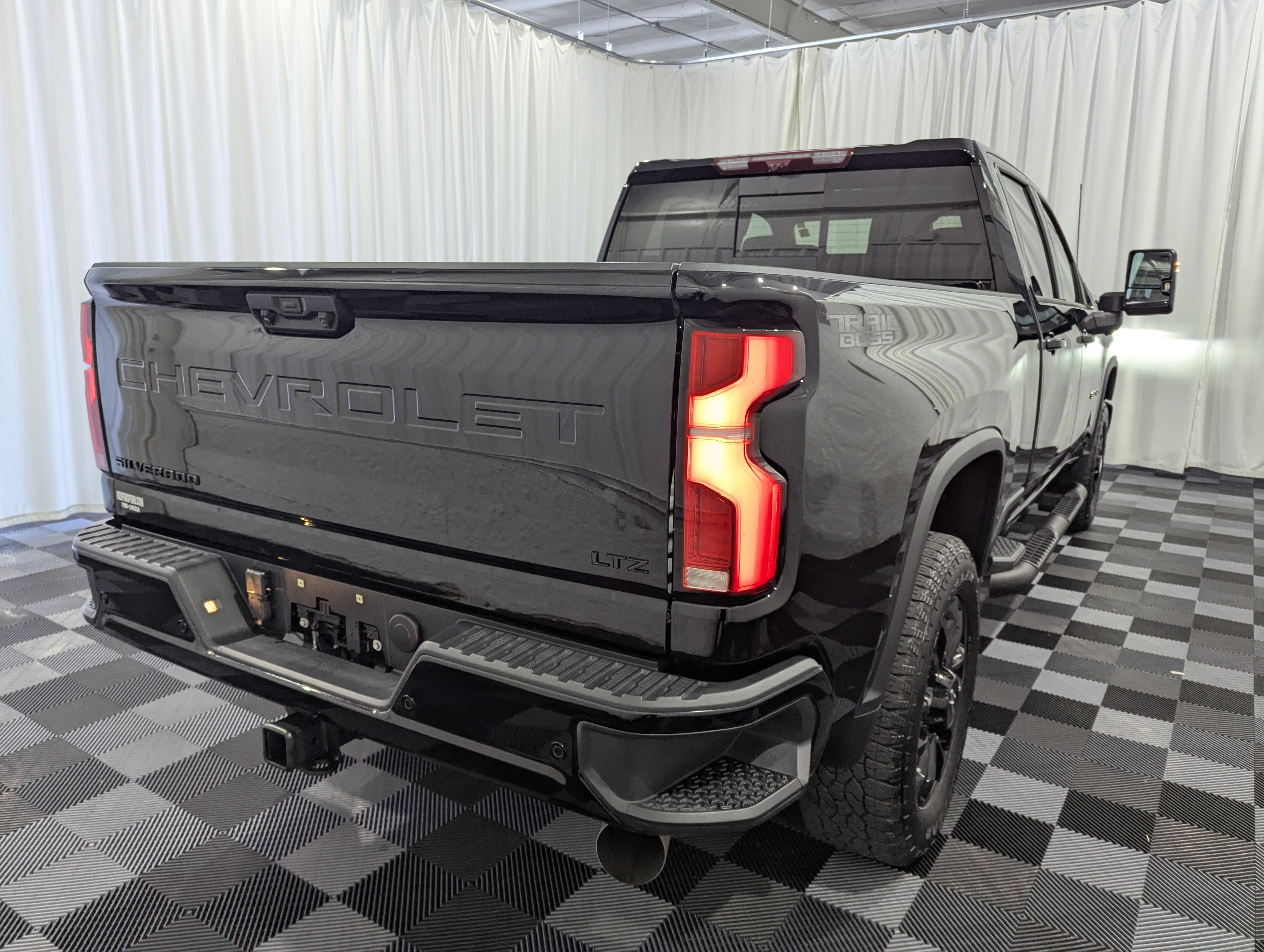 Used 2025 Chevrolet Silverado 2500 LTZ w/ LTZ Plus Package AWD/4WD image 10