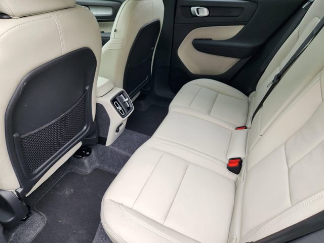 Used 2025 Volvo XC40 B5 Ultra w/ Climate Package image 34