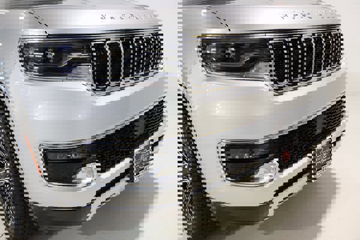 Used 2024 Jeep Wagoneer L Series II w/ Flexible Seating Group image 25