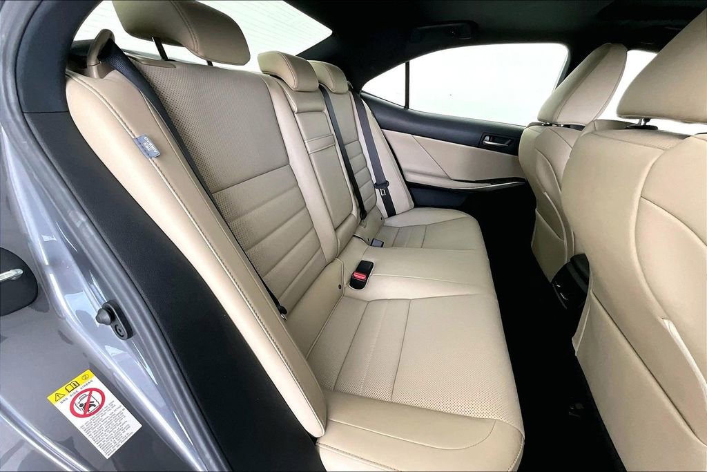 Used 2019 Lexus IS 300 F Sport w/ F Sport Package image 33