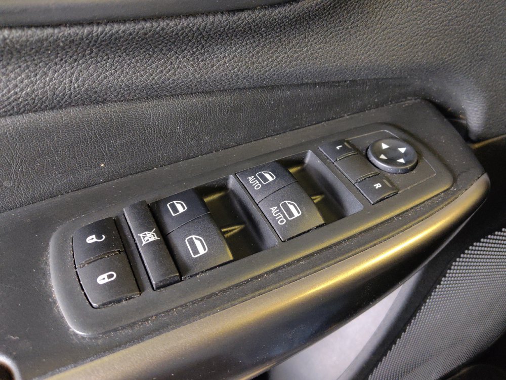 Used 2019 Jeep Cherokee Latitude Plus FWD image 27