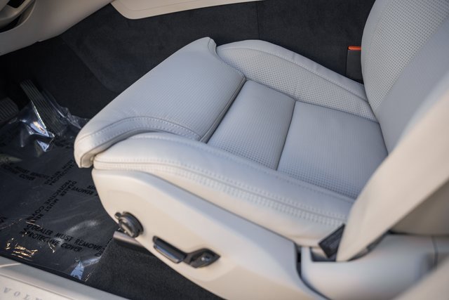 New 2026 Volvo XC60 B5 Ultra w/ Protection Package Premier image 35