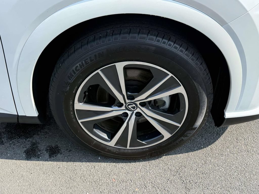 Used 2025 Lexus RX 350h w/ Accessory Package AWD/4WD image 7