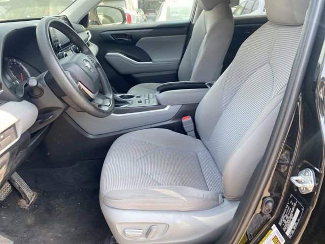 Used 2022 Toyota Highlander L AWD/4WD image 14