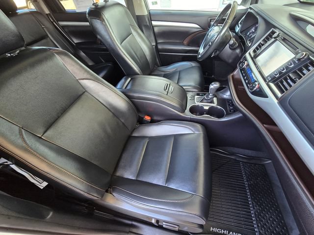 Used 2019 Toyota Highlander XLE AWD/4WD image 20