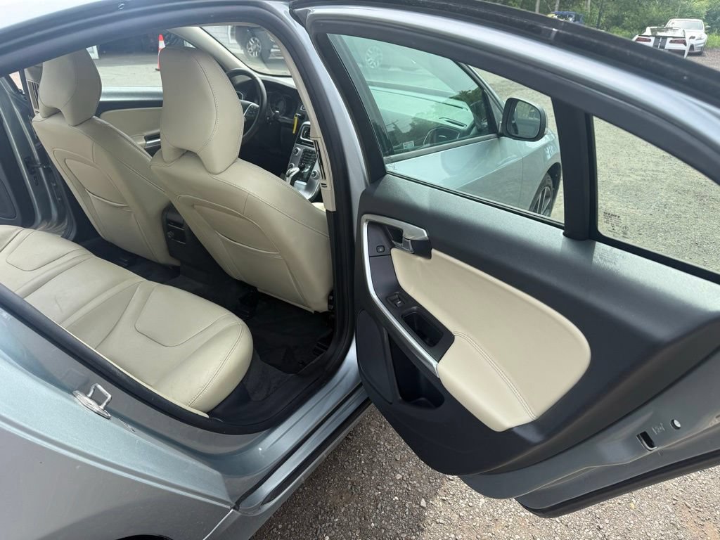 Used 2017 Volvo S60 T5 Dynamic FWD image 22