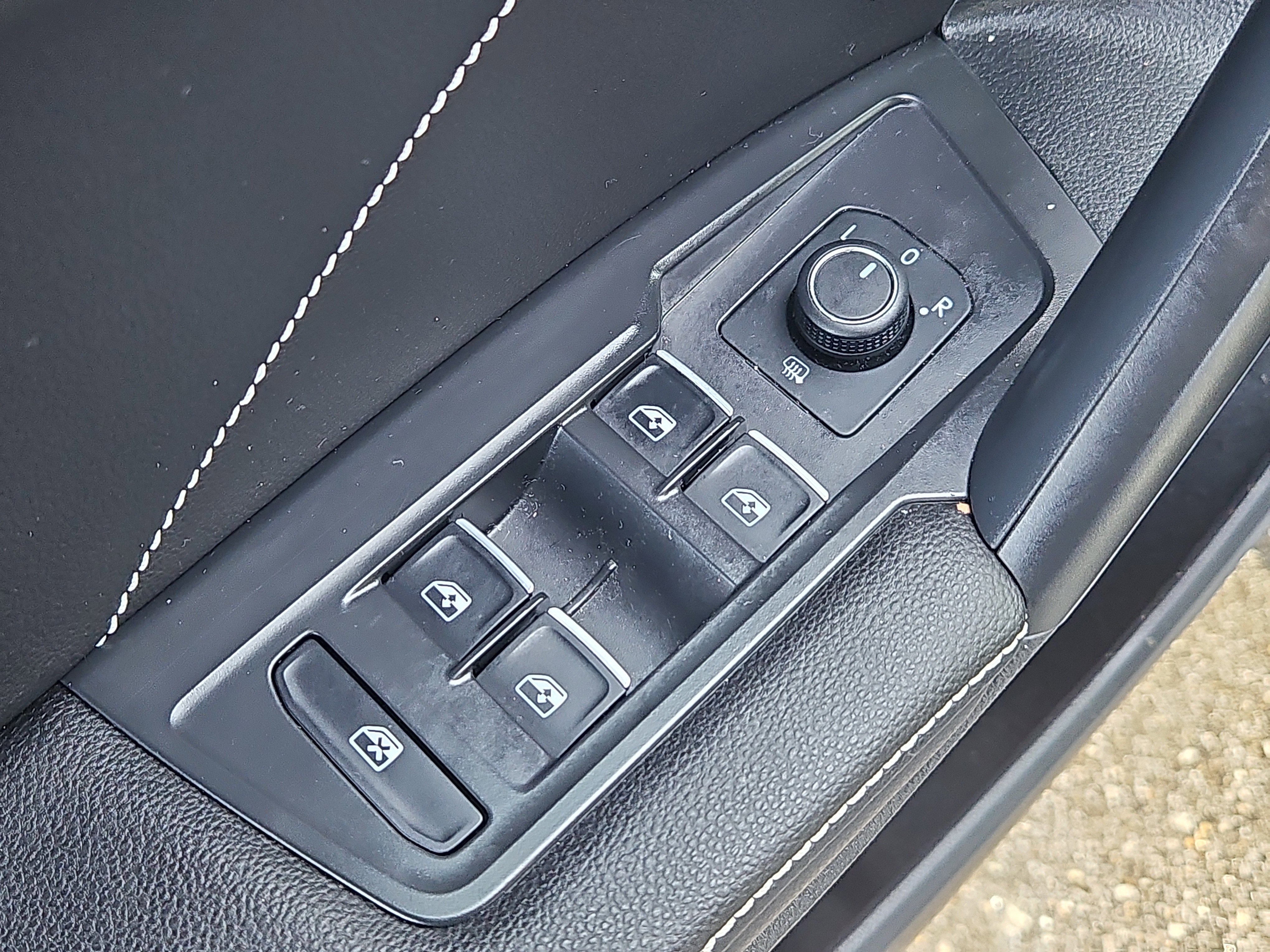 Certified 2022 Volkswagen Tiguan SE image 18