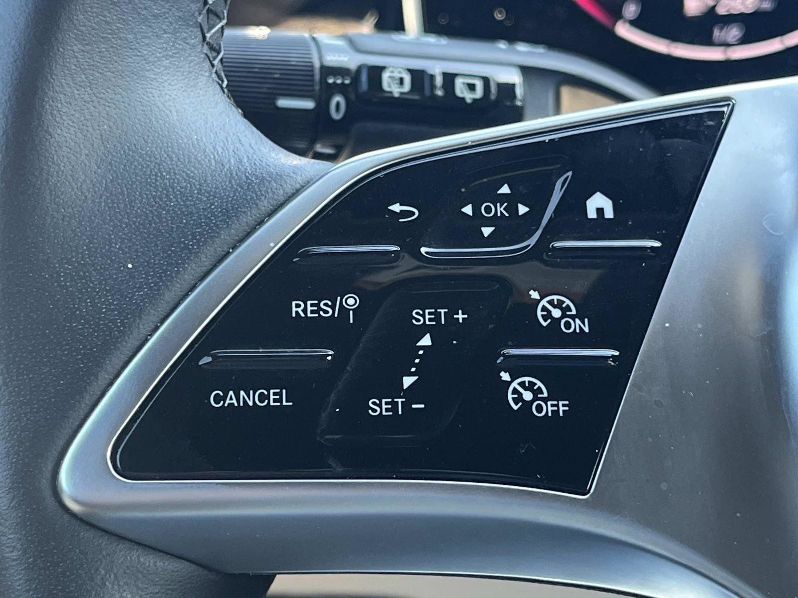 Certified 2025 Mercedes-Benz GLC 300 image 24