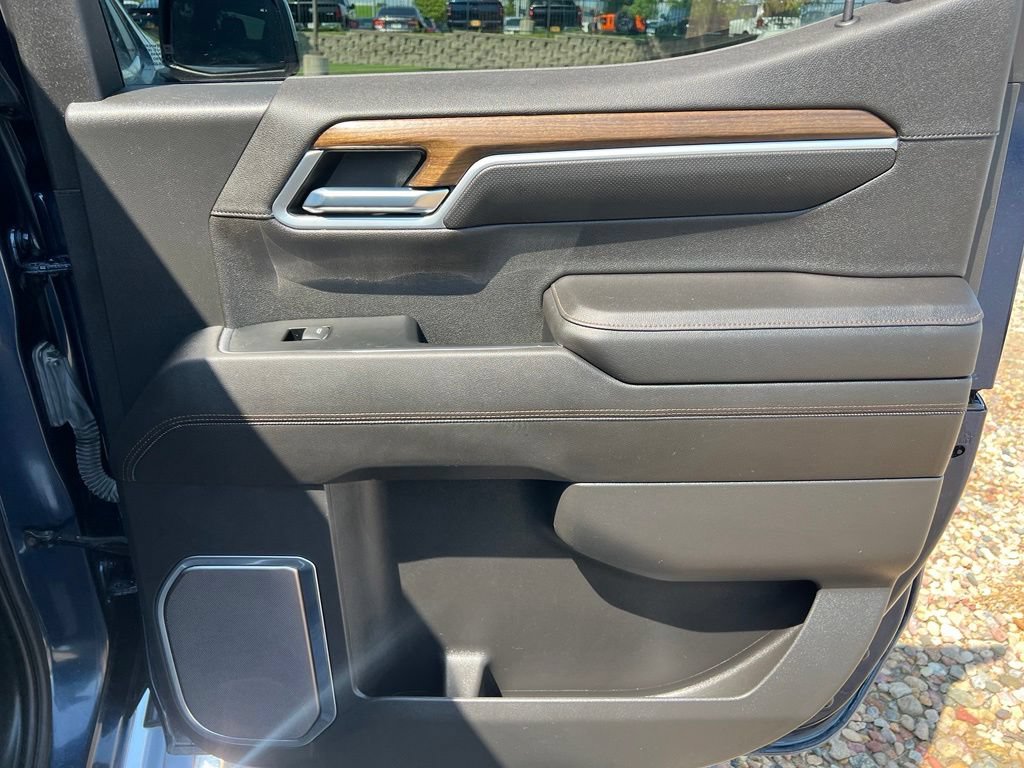 Used 2023 Chevrolet Silverado 1500 High Country w/ High Country Premium Package AWD/4WD image 26