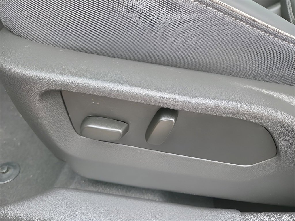 Used 2023 Buick Envision Essence image 18