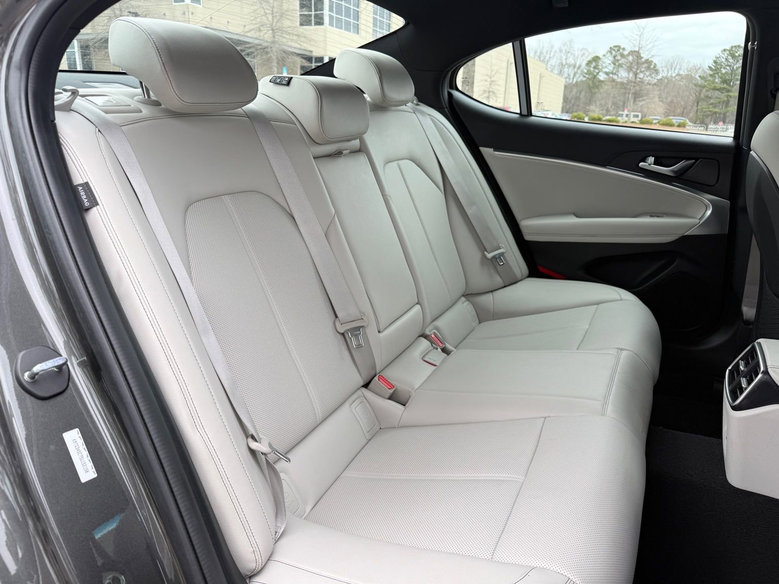 Used 2025 Genesis G70 2.5T image 39