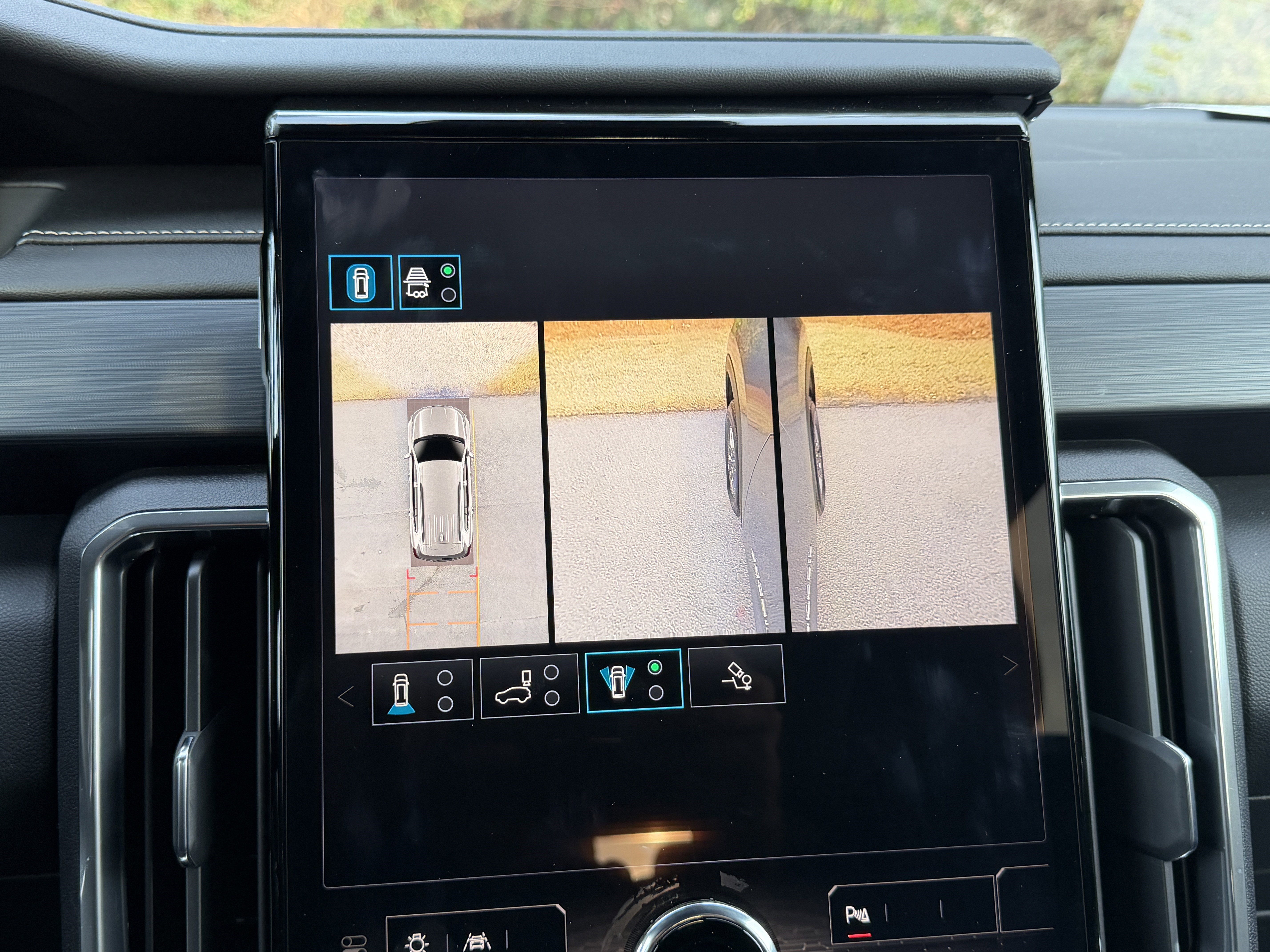 Used 2025 GMC Acadia Elevation image 34